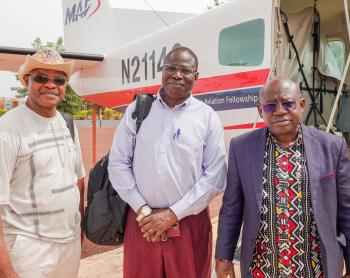 Arrival of the CRS team in Siguiri by flight with MAF