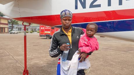 The young girl Foulematou Camara and her mother Astou Camara.