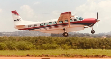 N2114G taking off on its way to Guinea